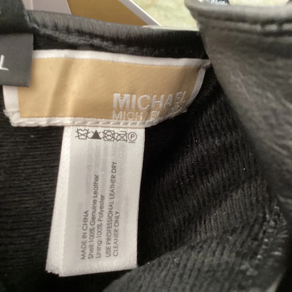 Michael Kors Quilted Leather Tech Gloves Fleece Lined Black Gold MK Logo - Picture 6 of 10